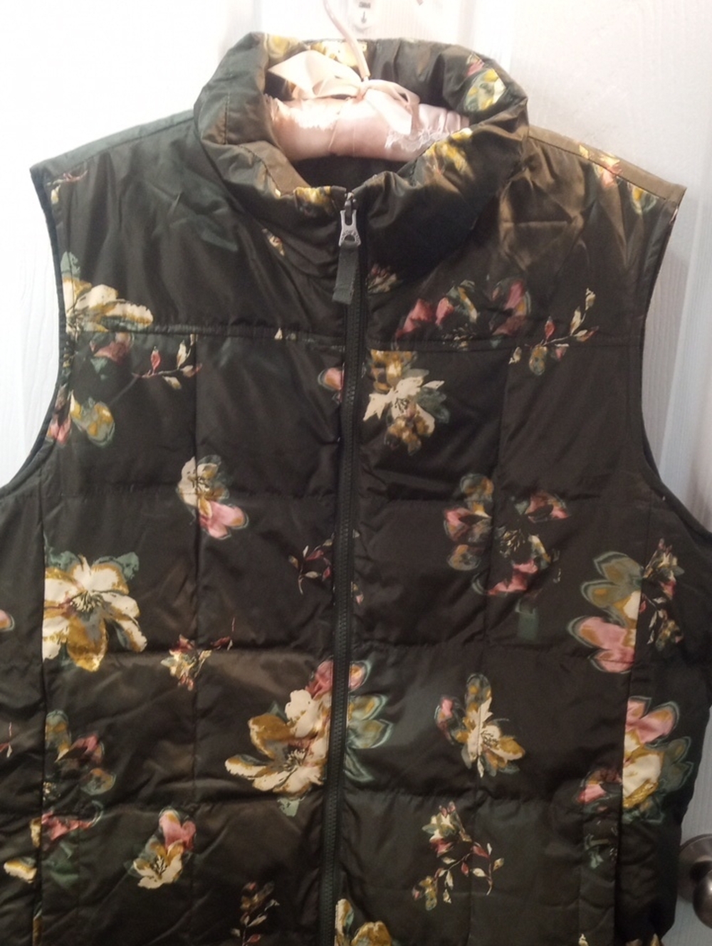 LANDS END FLORAL PUFFER VEST - Picture 7 of 10